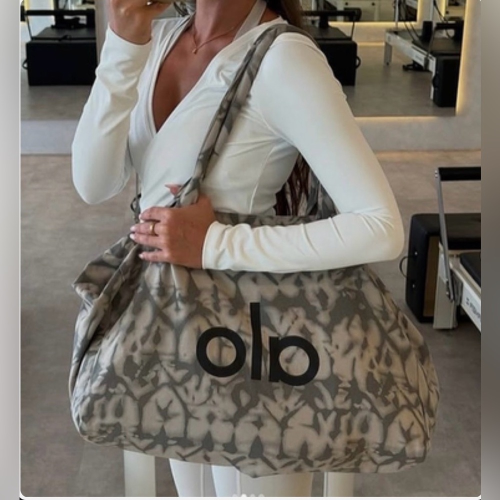 Stylish Gray Patterned Women's Bag - image 2